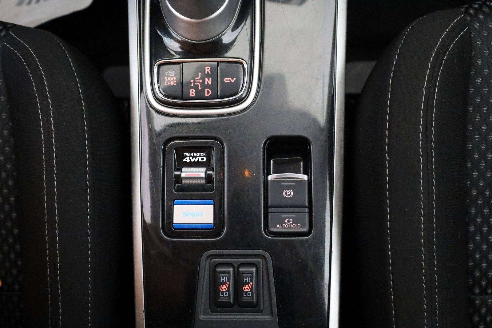 Fahrzeugabbildung Mitsubishi Outlander PHEV 4WD SH,PDC,Kamera,AHK,SR+WR