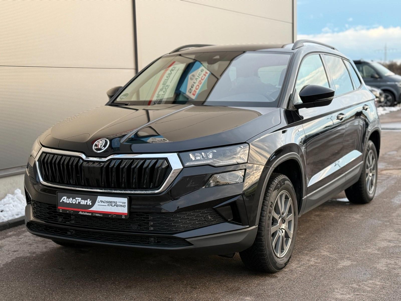 Skoda KAROQ TOUR 1.5 TSI AHK PANO MATRIX  KESSY 17"