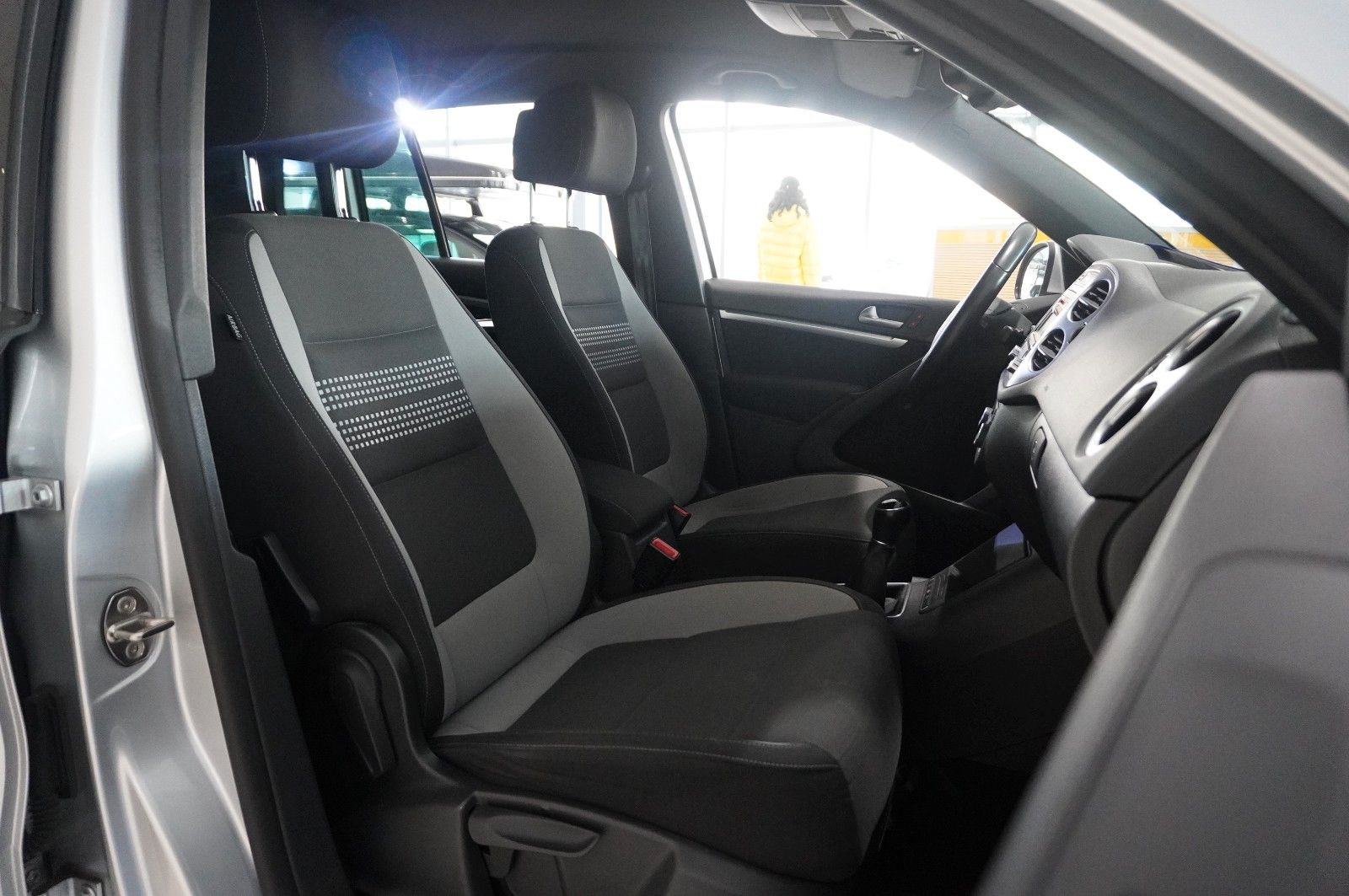 Fahrzeugabbildung Volkswagen Tiguan 2.0D LIFE KLIMA/SHZ/PDC/AUX/NEBEL