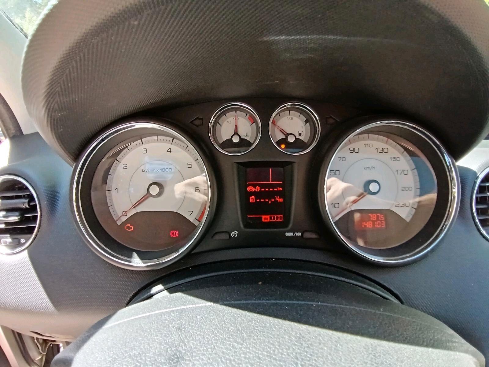 Peugeot 308 2008 — photo 8