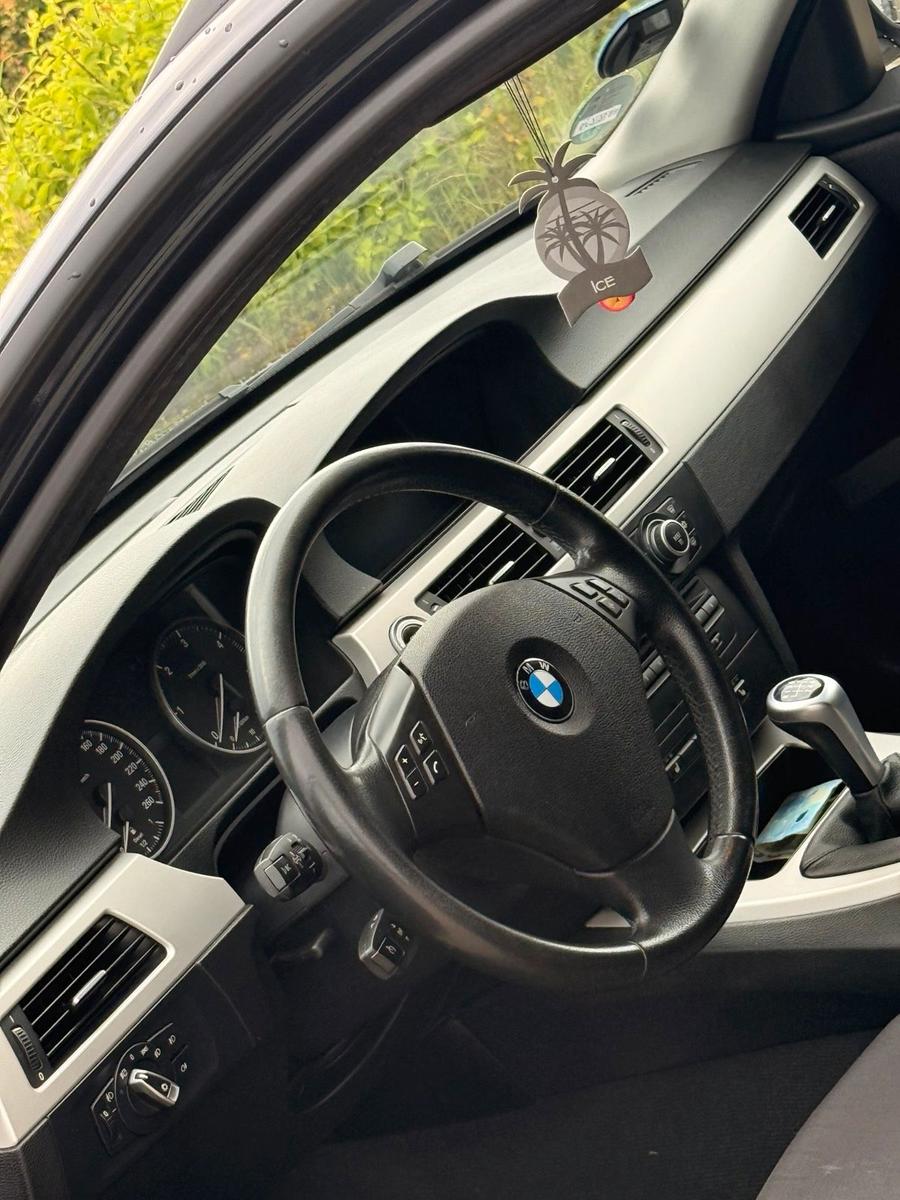 BMW 320 2009 — photo 14