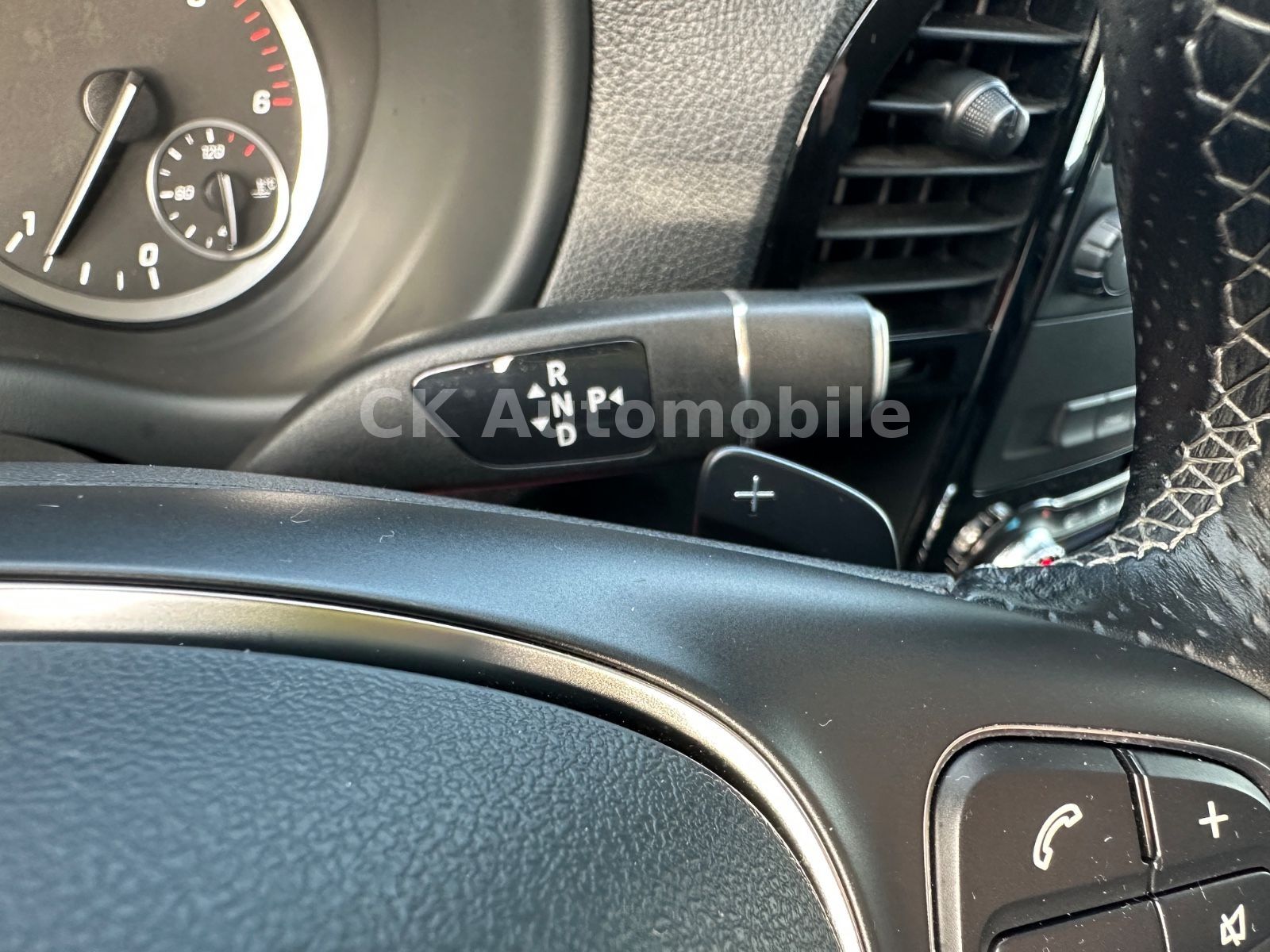 Fahrzeugabbildung Mercedes-Benz Vito 124 Mixto 4x4 lang/5Sitze/Navi/LED/Kam./AHK