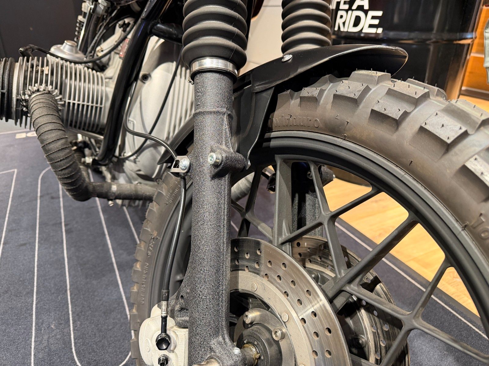 Fahrzeugabbildung BMW R 100 vollständig revidiert!