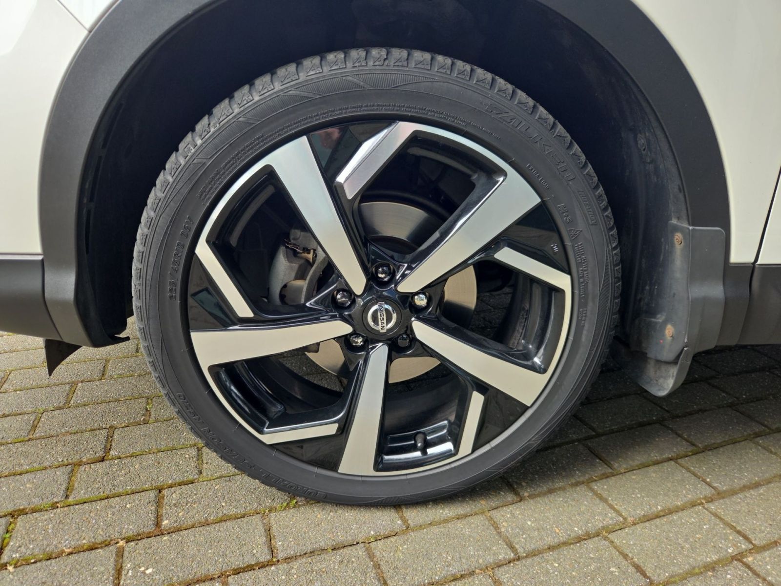 Fahrzeugabbildung Nissan Qashqai 1.3 DIG-T Akari 158 PS Autom. *NAVI*SITZ