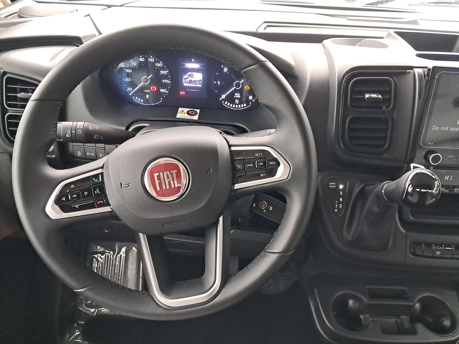 Fahrzeugabbildung Eura Mobil Integra I 760 EF Luminary Plus Paket