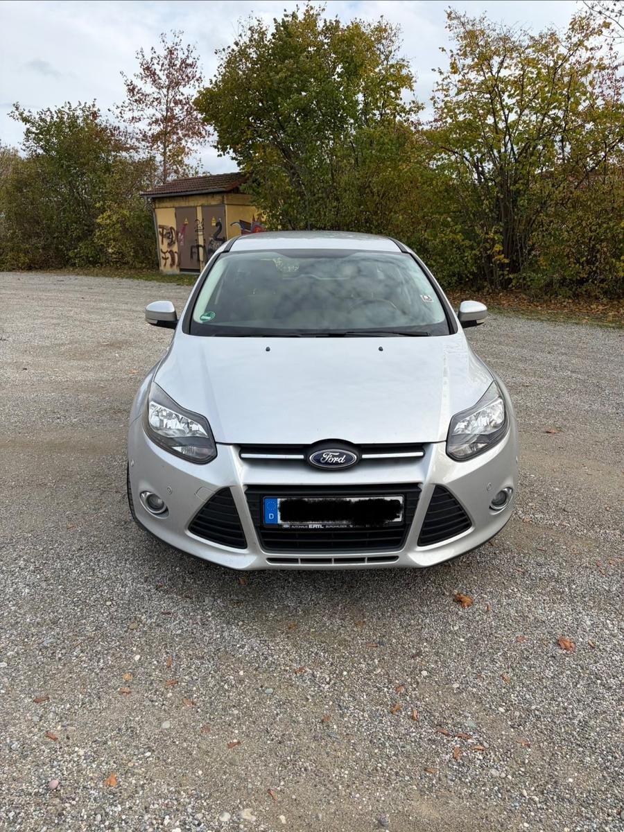 Ford Focus 2012 — rear view