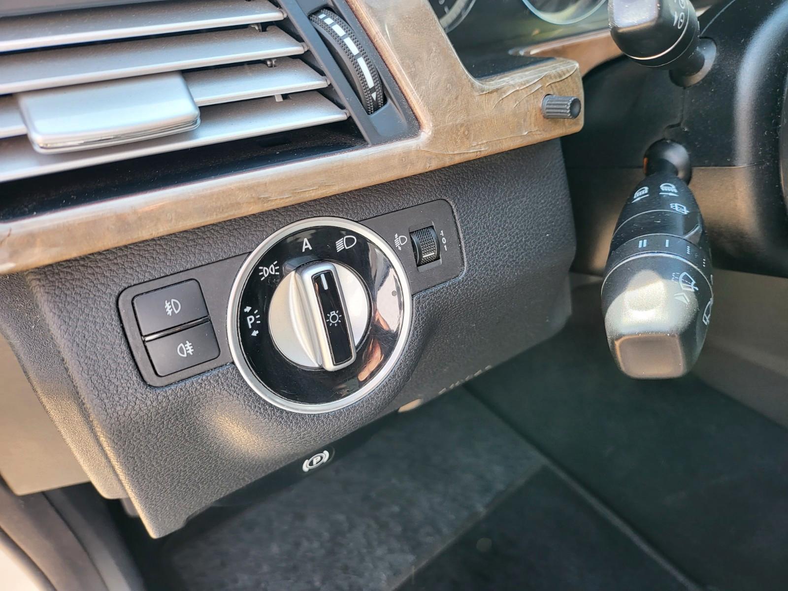 Mercedes-Benz E220 2011 — photo 13