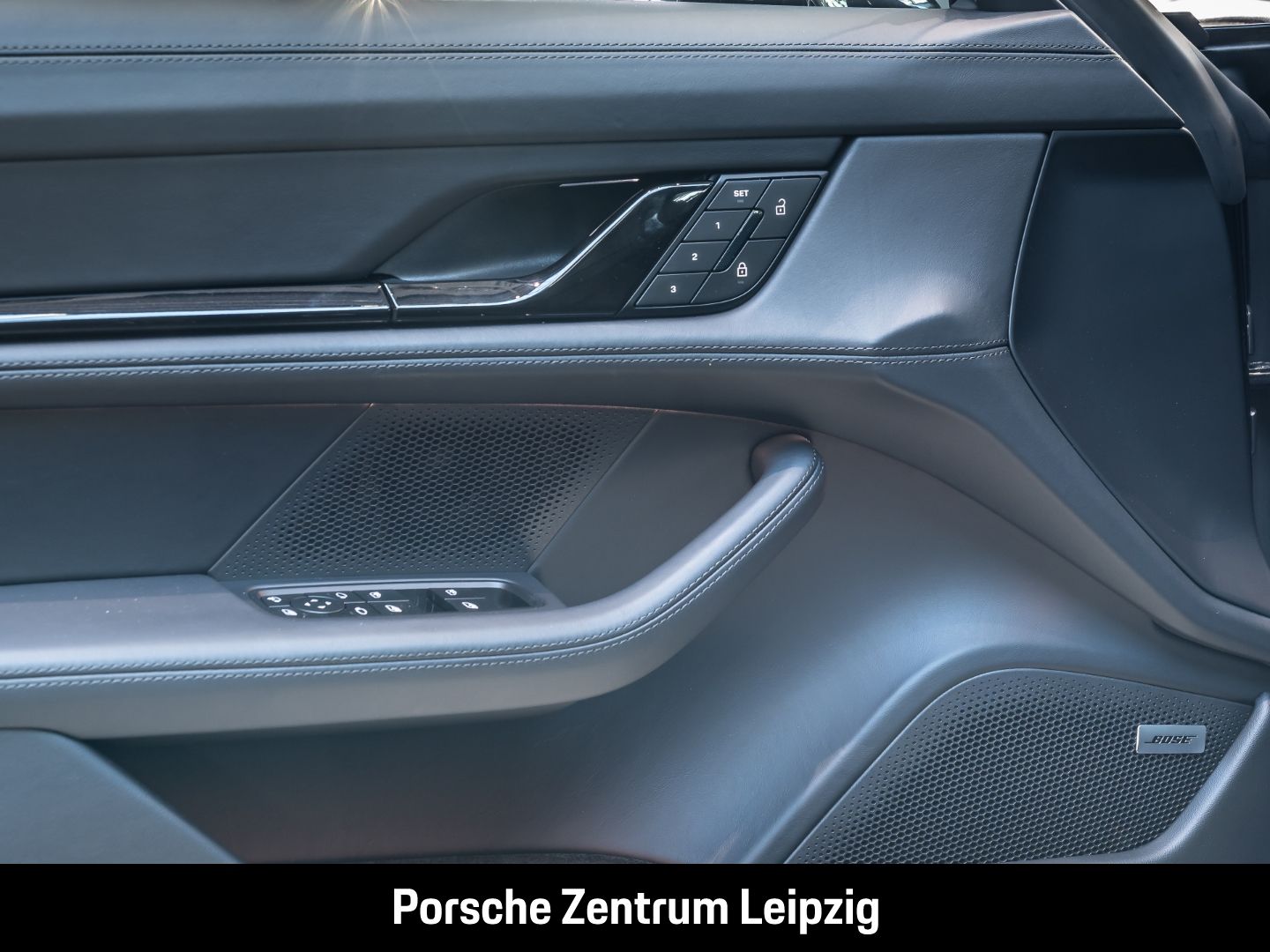 Porsche Taycan 4 Black Edition Massage HD HA-Lenkung HUD foto 19
