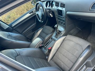 Volkswagen Golf - 11