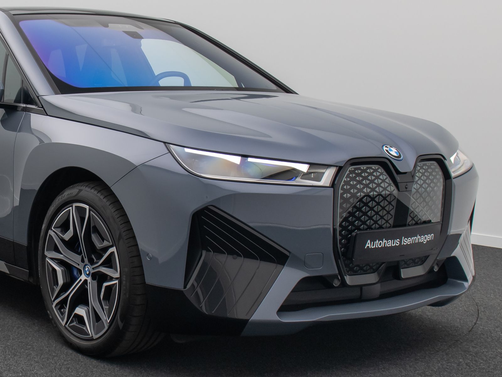 Fahrzeugabbildung BMW iX xD50 360°Laser B&W SoftC SkyLounge DAB 22Zoll