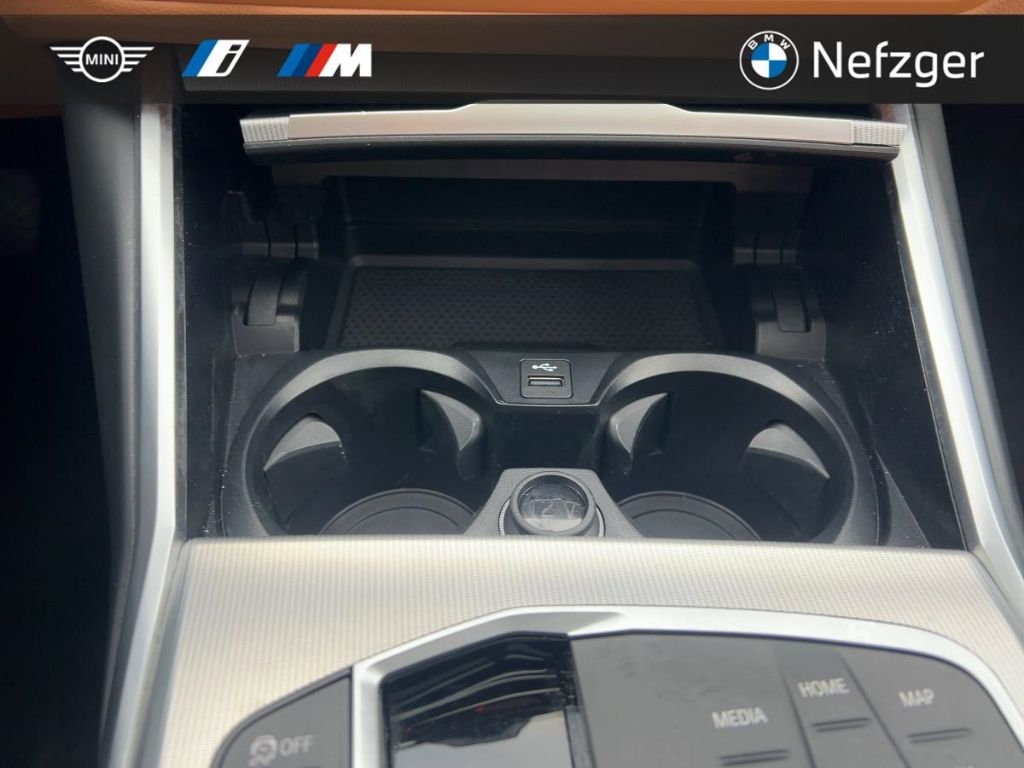 BMW 320 e xDrive Touring Navi Pano HiFi RFK Sportsit foto 21