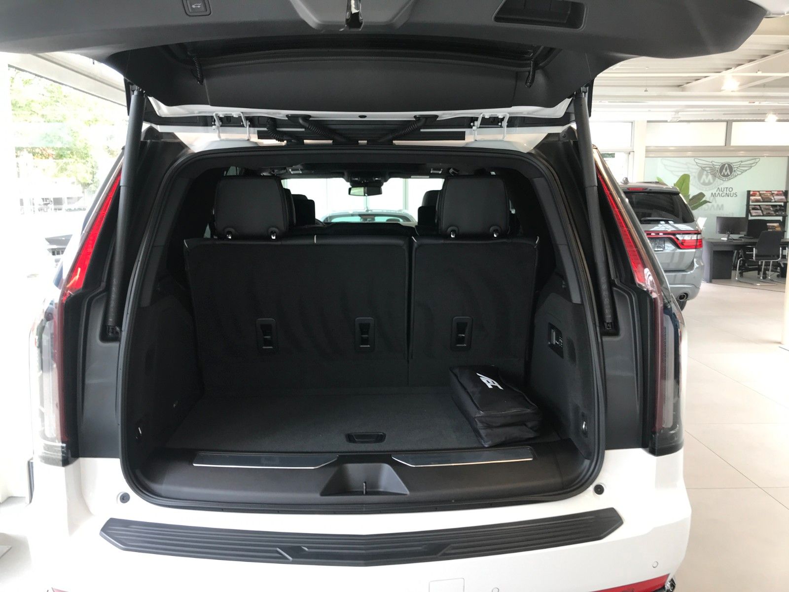 Fahrzeugabbildung Cadillac Escalade Sport Platinum 6.2 V8  4x4