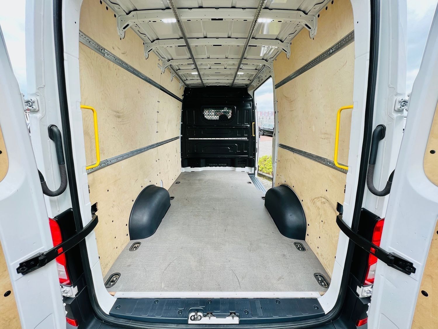 Fahrzeugabbildung Volkswagen Crafter Kasten 35 Hoch, L3H3, RFK, Klima, PTS, T