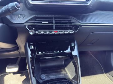 Peugeot 2008 1.2 PureTech 130 GT 360+AHK+Kam.+KeyLess+SD