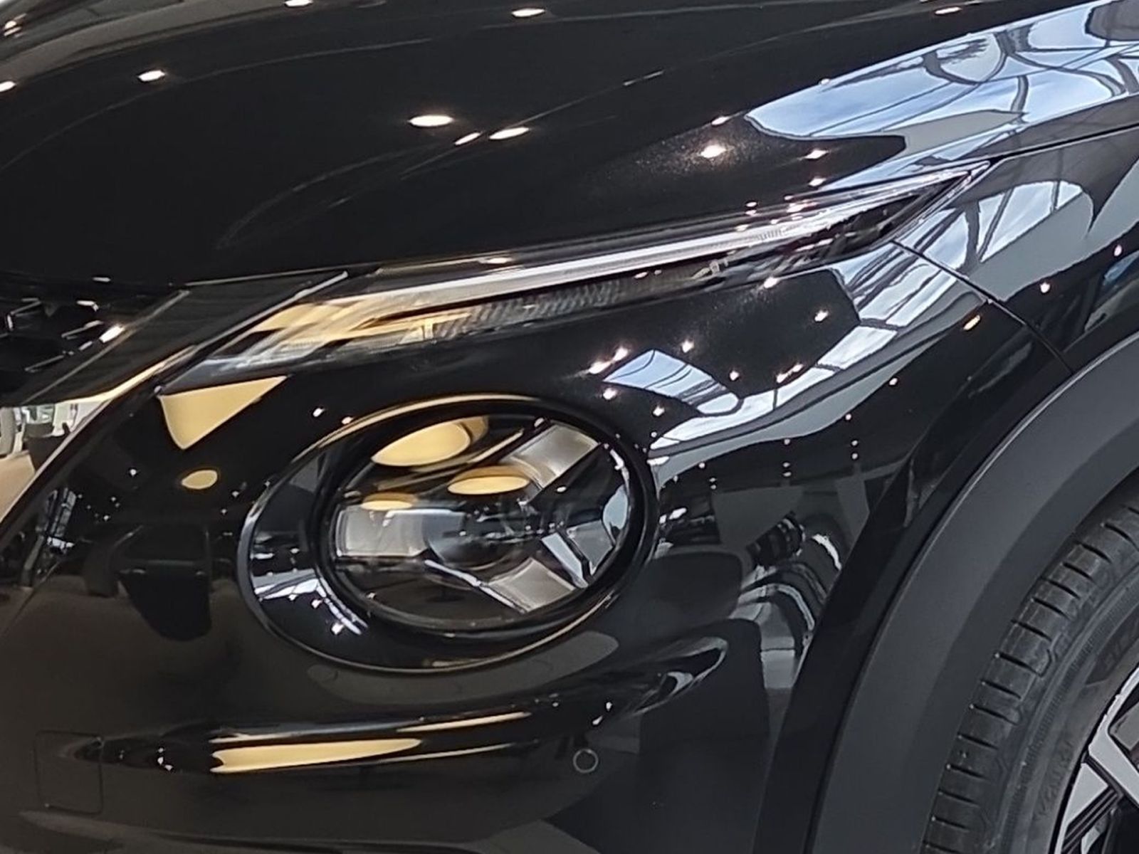 Fahrzeugabbildung Nissan Juke 1.0 DIG-T N-Connecta 114 PS Handschalter *S