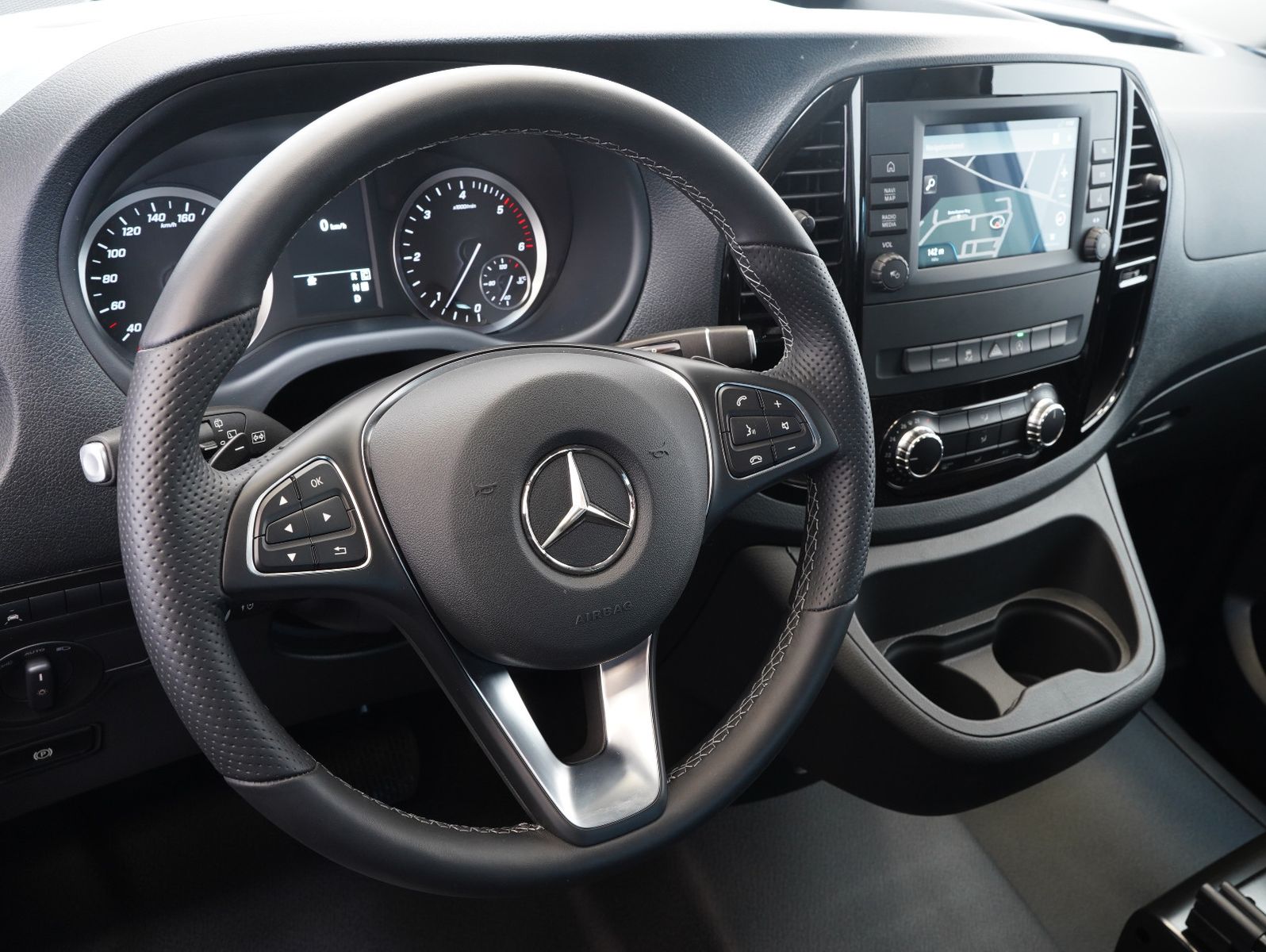 Fahrzeugabbildung Mercedes-Benz Vito Tourer 119 CDI Pro 4x4 lang PÖSSL/KÜCHE