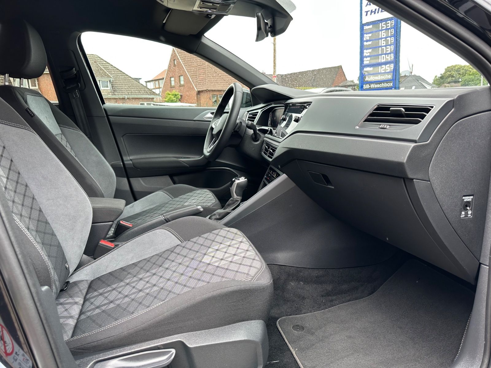 Fahrzeugabbildung Volkswagen Taigo 1.0 TSI R-Line DSG ACC/Matrix/IQ/Shzg./17"