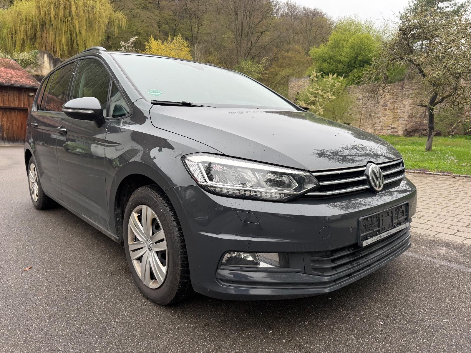 Volkswagen Touran Comfortline /ACC /Panorama/Alcantara