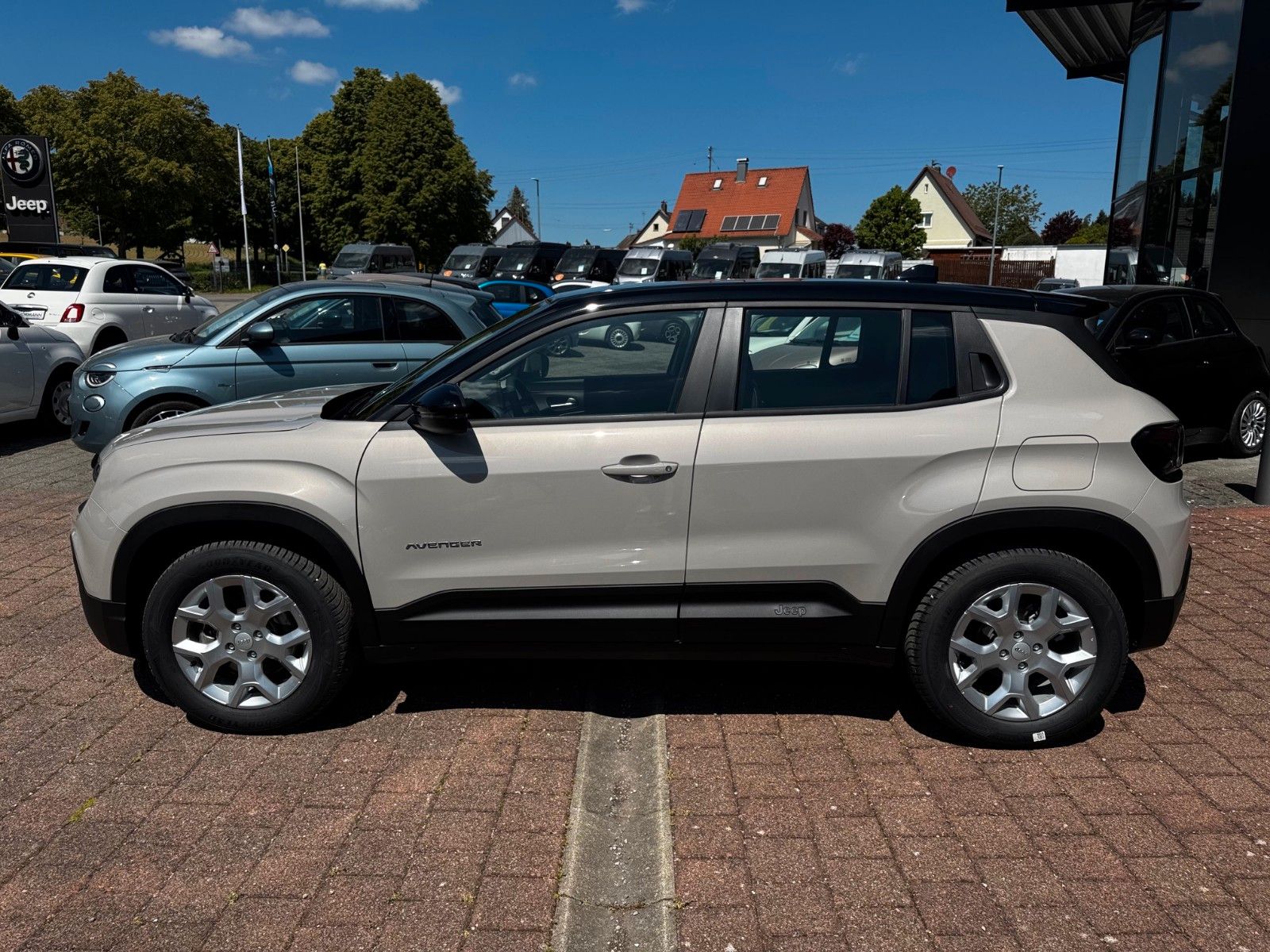 Fahrzeugabbildung Jeep Avenger 1.2 Automatik Altitude Navi Kamera Sitzh