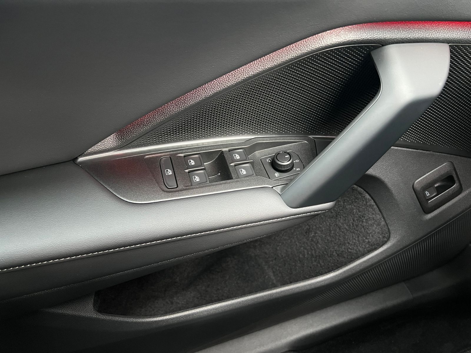 Fahrzeugabbildung Volkswagen Tiguan LIFE 1.5 eTSI DSG *AHK, LED Plus, App-Con