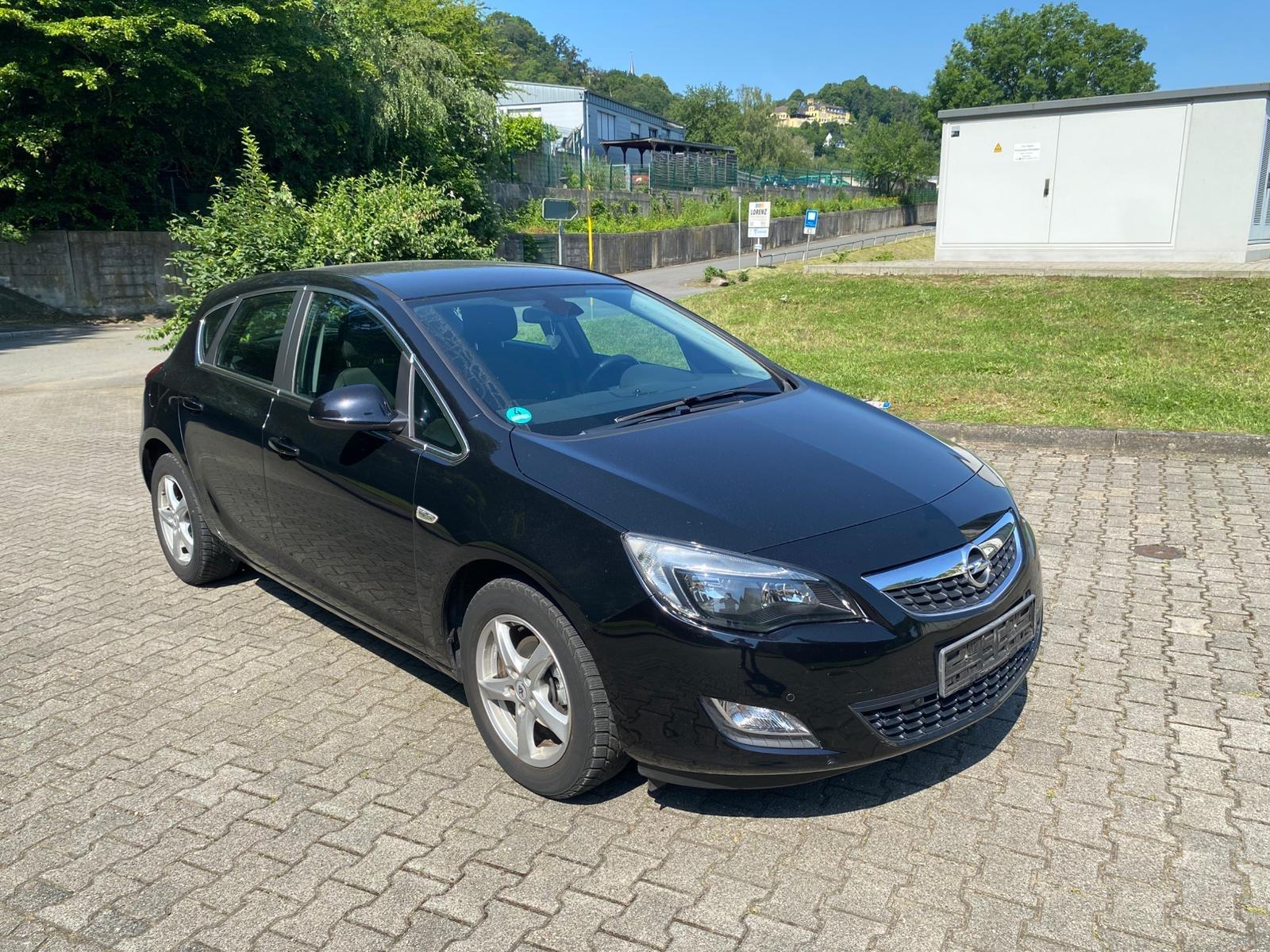 Opel Astra J Lim. 5-trg. Sport