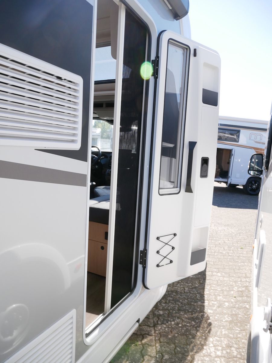 Fahrzeugabbildung Sunlight Adventure T Ford 680 Automatik, Xenon Scheinw.