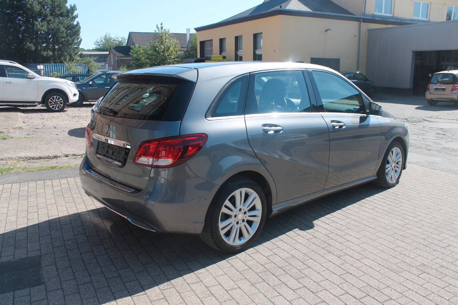 Mercedes-Benz B 180 Style DCT+Wippen*Navi*AHK*PDC*Sitzhzg*Allw