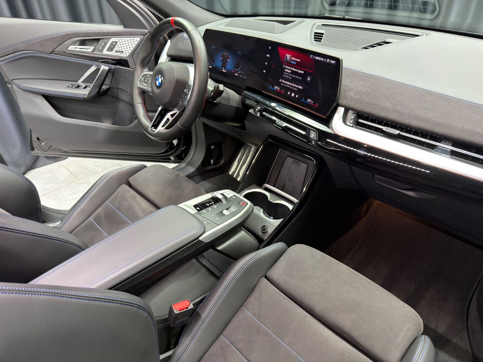 Fahrzeugabbildung BMW X2 M35 i xDrive|M-SPORT PRO|NAVI|HEAD-UP|21 ZOLL