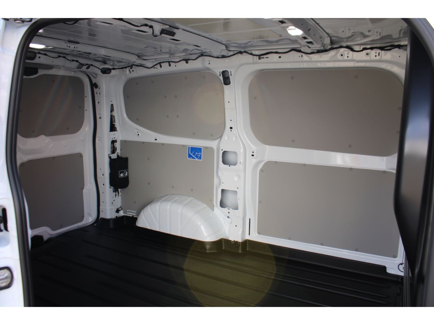 Fahrzeugabbildung Ford Transit Custom 320 L1 Trend LED GRA PDC RFK AHK