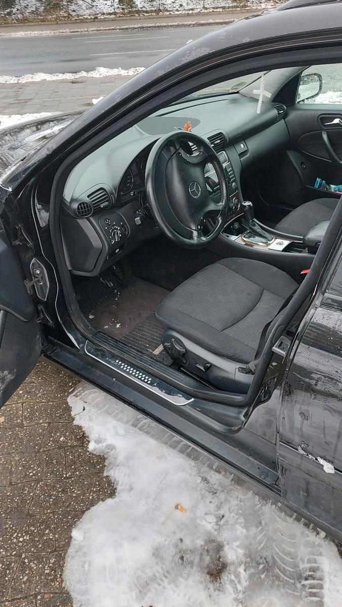 Mercedes-Benz C180 2005 — photo 11