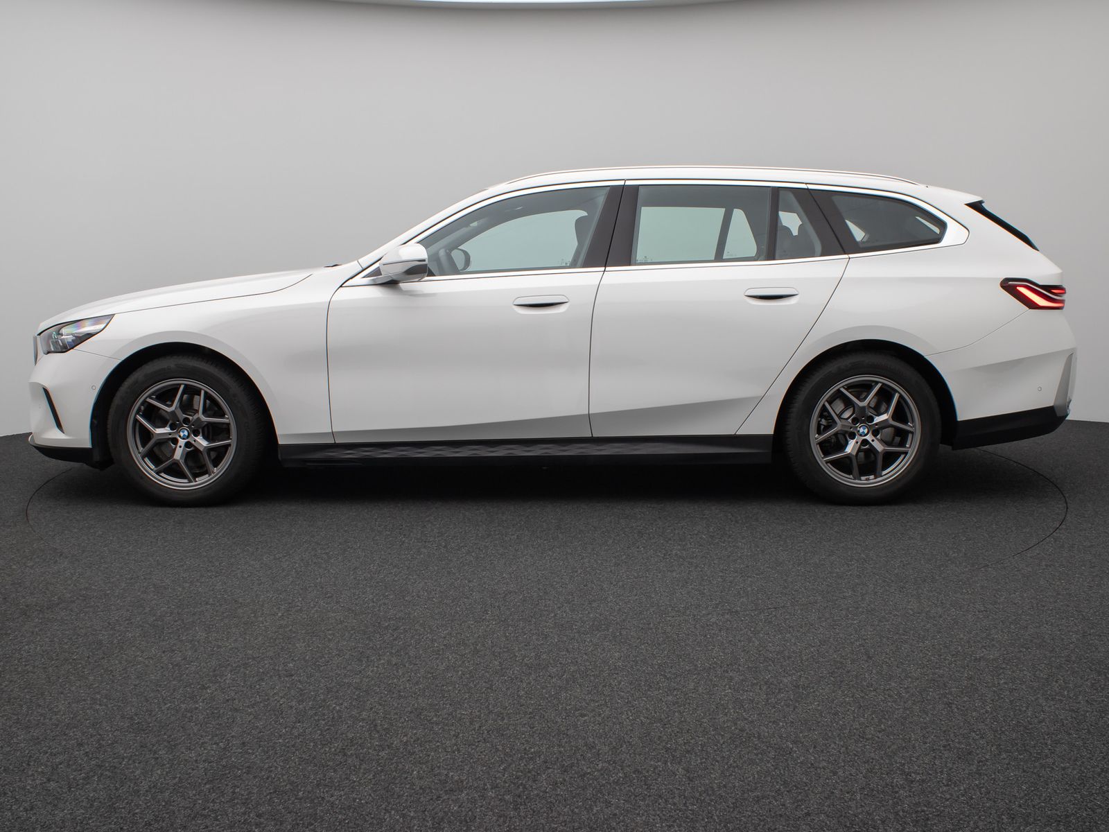 Fahrzeugabbildung BMW 520d Kamera DAB Alarm DrivingAssist Leder Sport