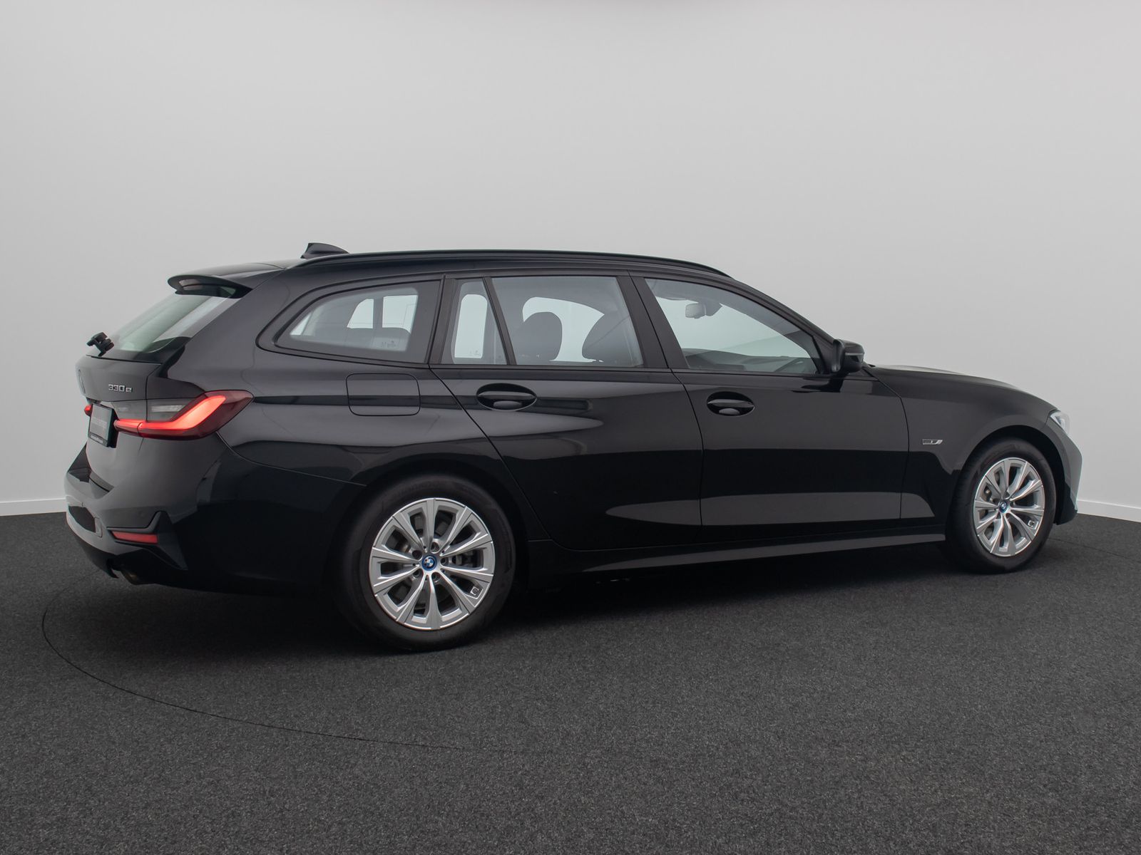 Fahrzeugabbildung BMW 330e xD Laser HUD DAB AHK Alarm Sport HiFi