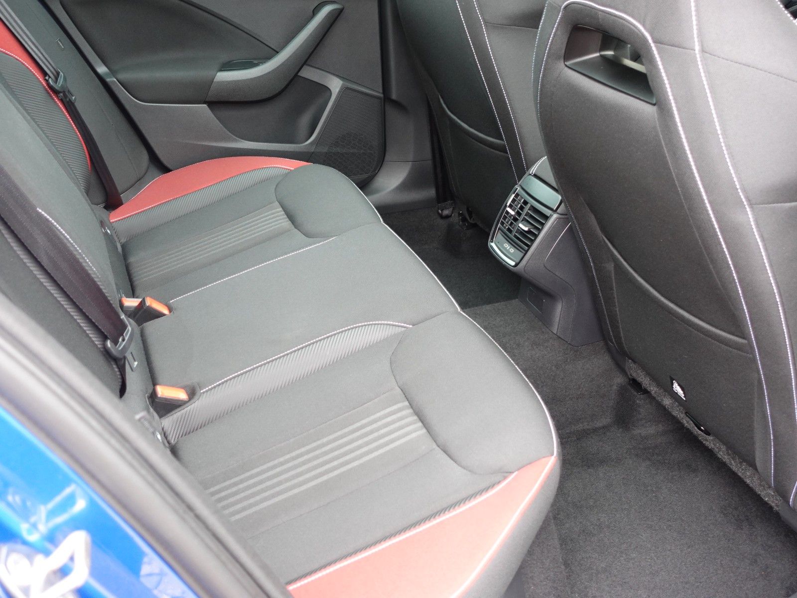 Fahrzeugabbildung SKODA Kamiq 1.5 TSI ACT MONTE CARLO LED/Navi/RFK/18"/.