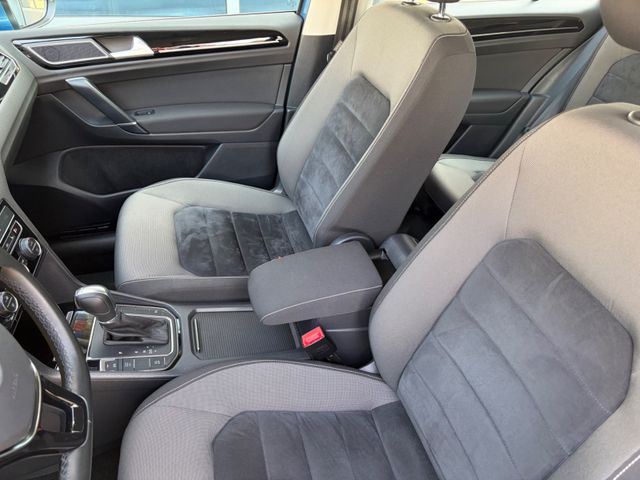 Fahrzeugabbildung Volkswagen Golf Sportsvan VII Highline Autom.+AHK+Navi+PDC