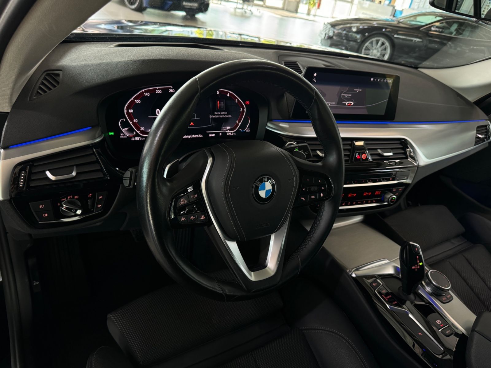 Fahrzeugabbildung BMW 520d Sport Line ACC Kamera HUD HiFi Alarm Komfo