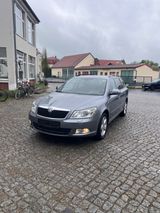 Skoda Octavia Combi Family - Skoda Octavia aus 2012 mit Benzin-Antrieb: Kombi