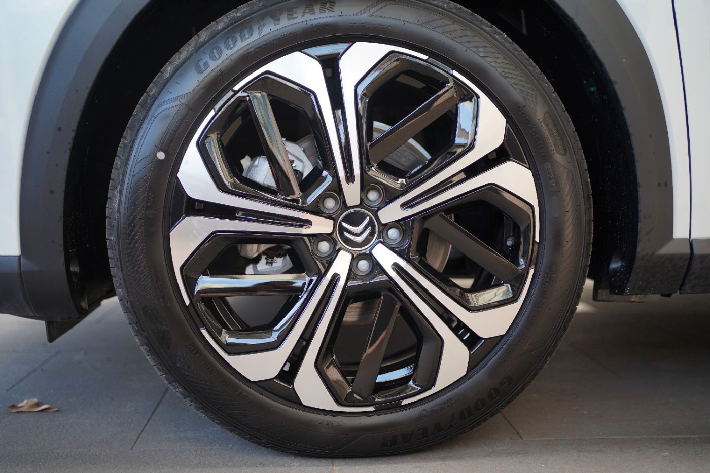 Fahrzeugabbildung Citroën C5 X Hybrid 145 DCS6 Plus Automatik Winter Paket