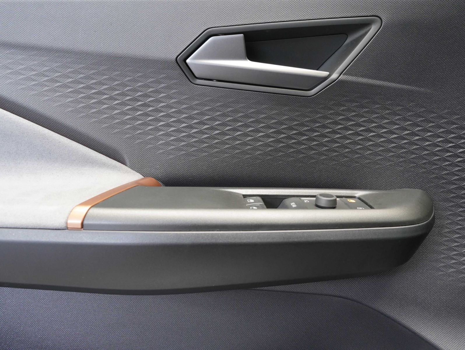 Fahrzeugabbildung CUPRA Born 170KW/82KWH/LED/NAVI/5-SITZER/19"