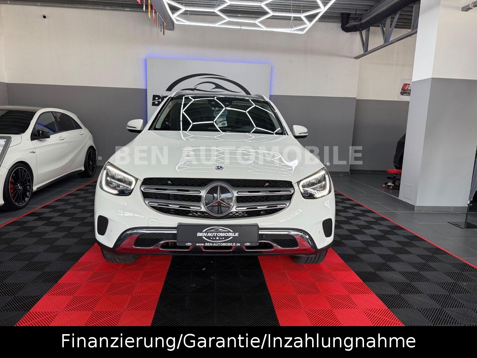 Mercedes-Benz GLC 300d 4Matic PANO+LED+RFK+AHK