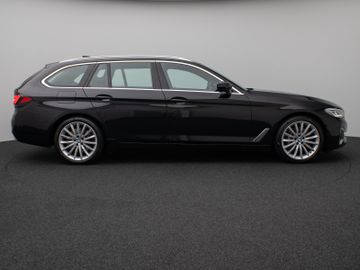 Fahrzeugabbildung BMW 530d Luxury Line Panorama Laser Kamera HUD HiFi