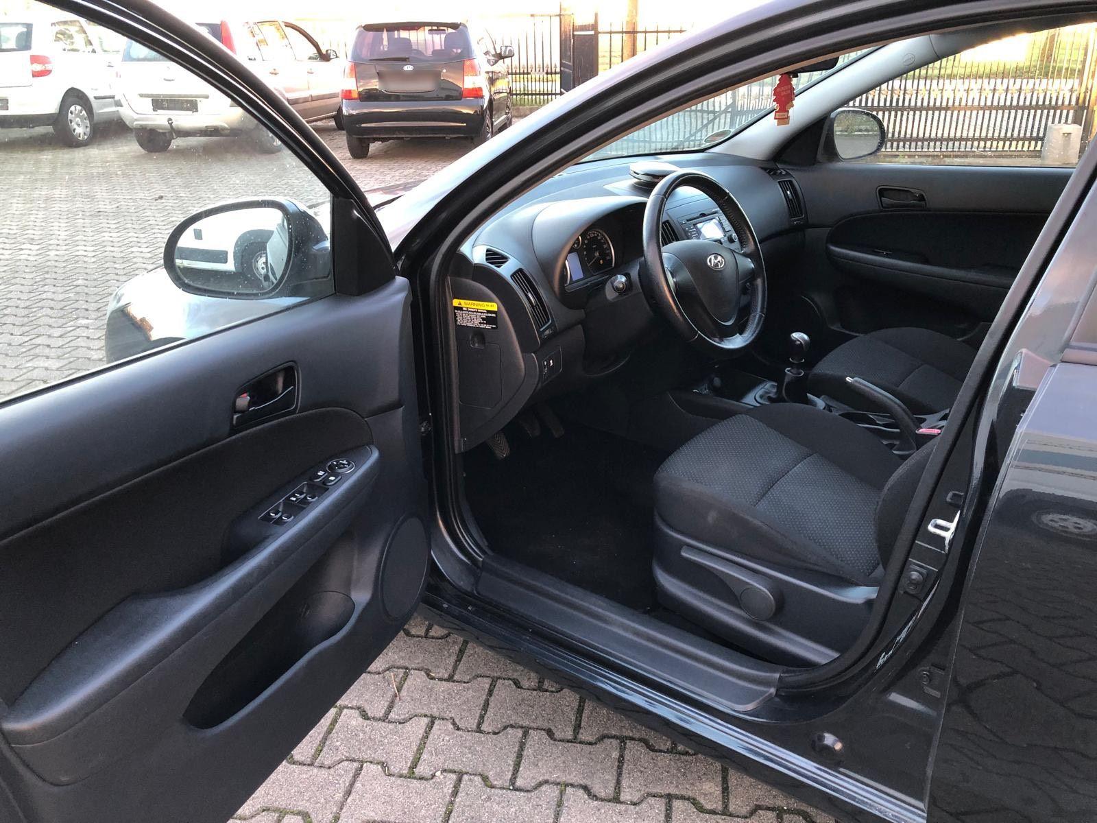Hyundai i30 2009 — photo 11