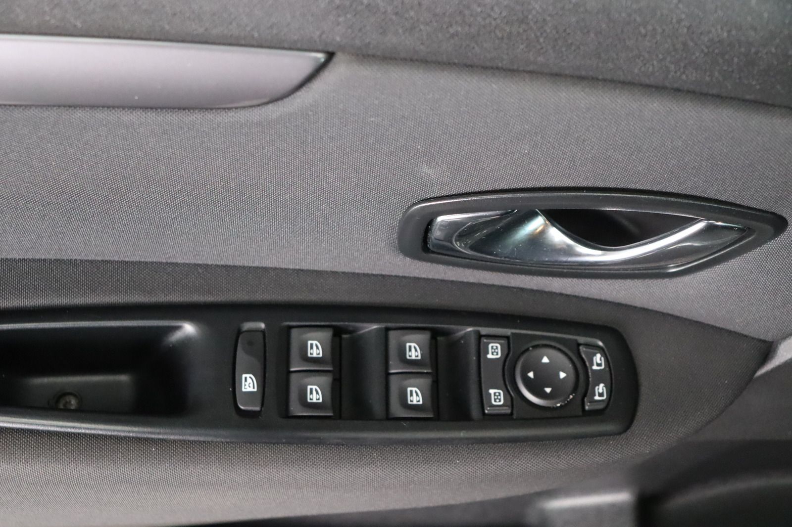 Fahrzeugabbildung Renault Grand Scenic III 1.4 dCi Limited * 7 Sitzer * Na