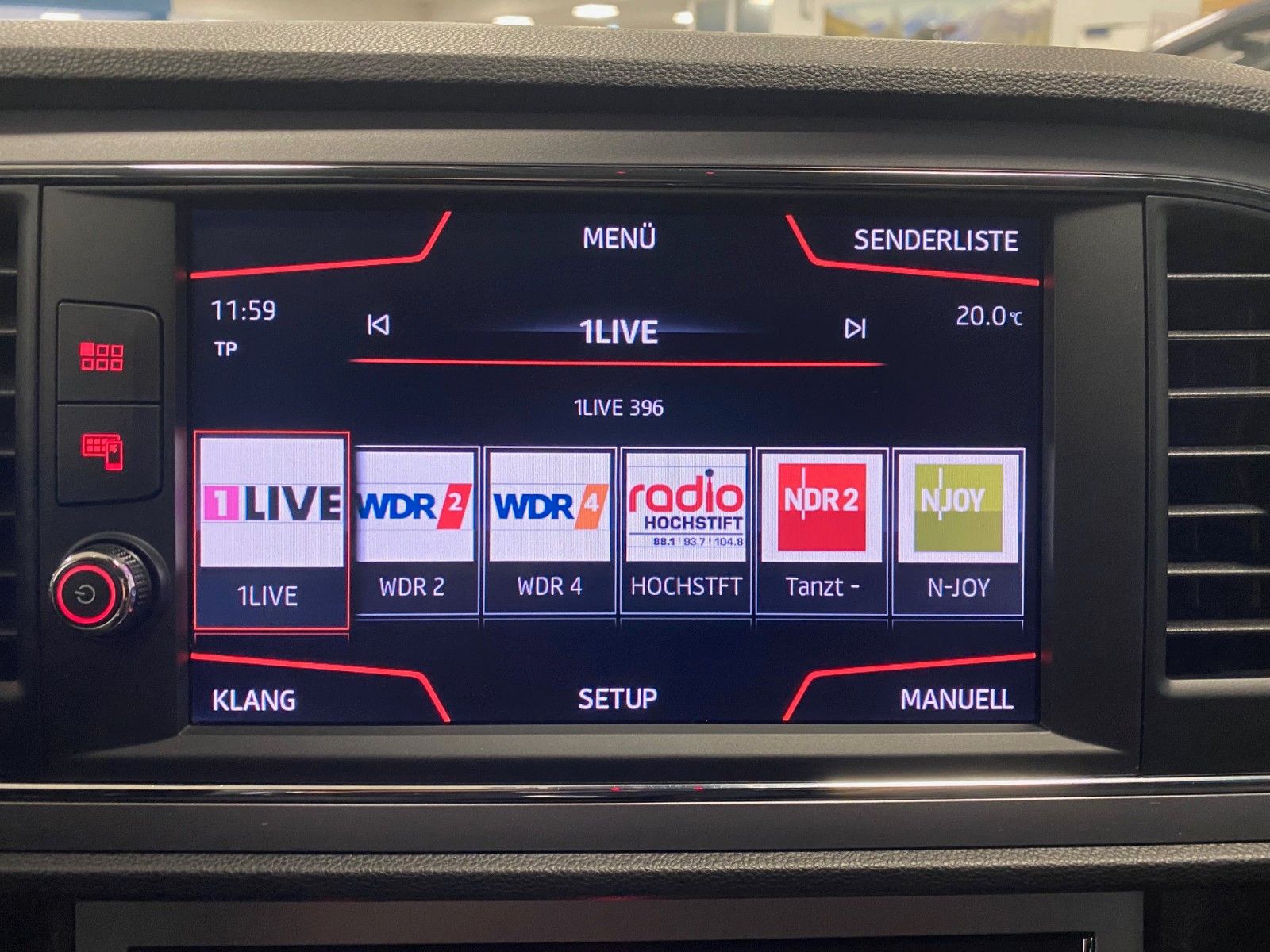 Fahrzeugabbildung SEAT Leon 1.4 TSI Start&Stop Xcellence+NAVI+LED+SHZ++