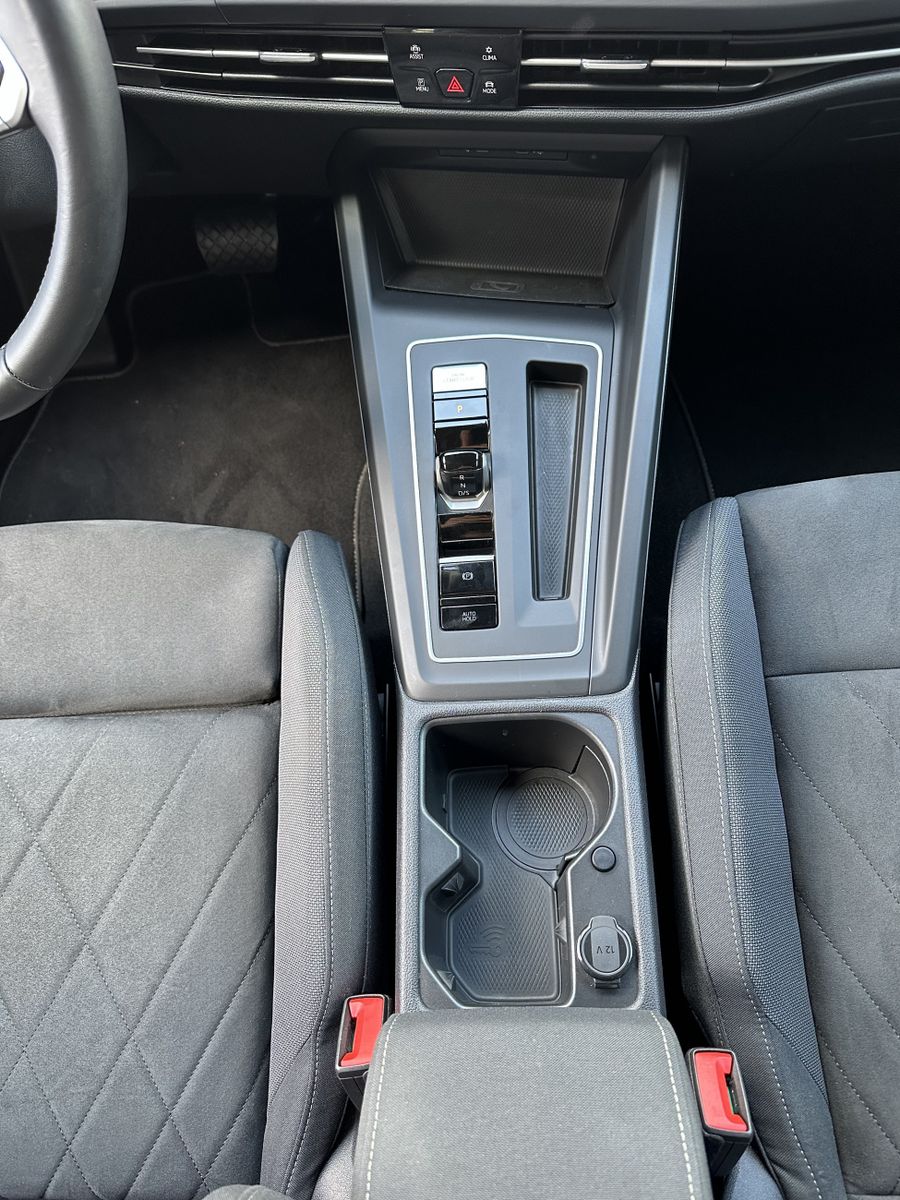 Fahrzeugabbildung Volkswagen Golf 2.0 TDI DSG Style NAV+LED+AHK+ACC+CARPLAY