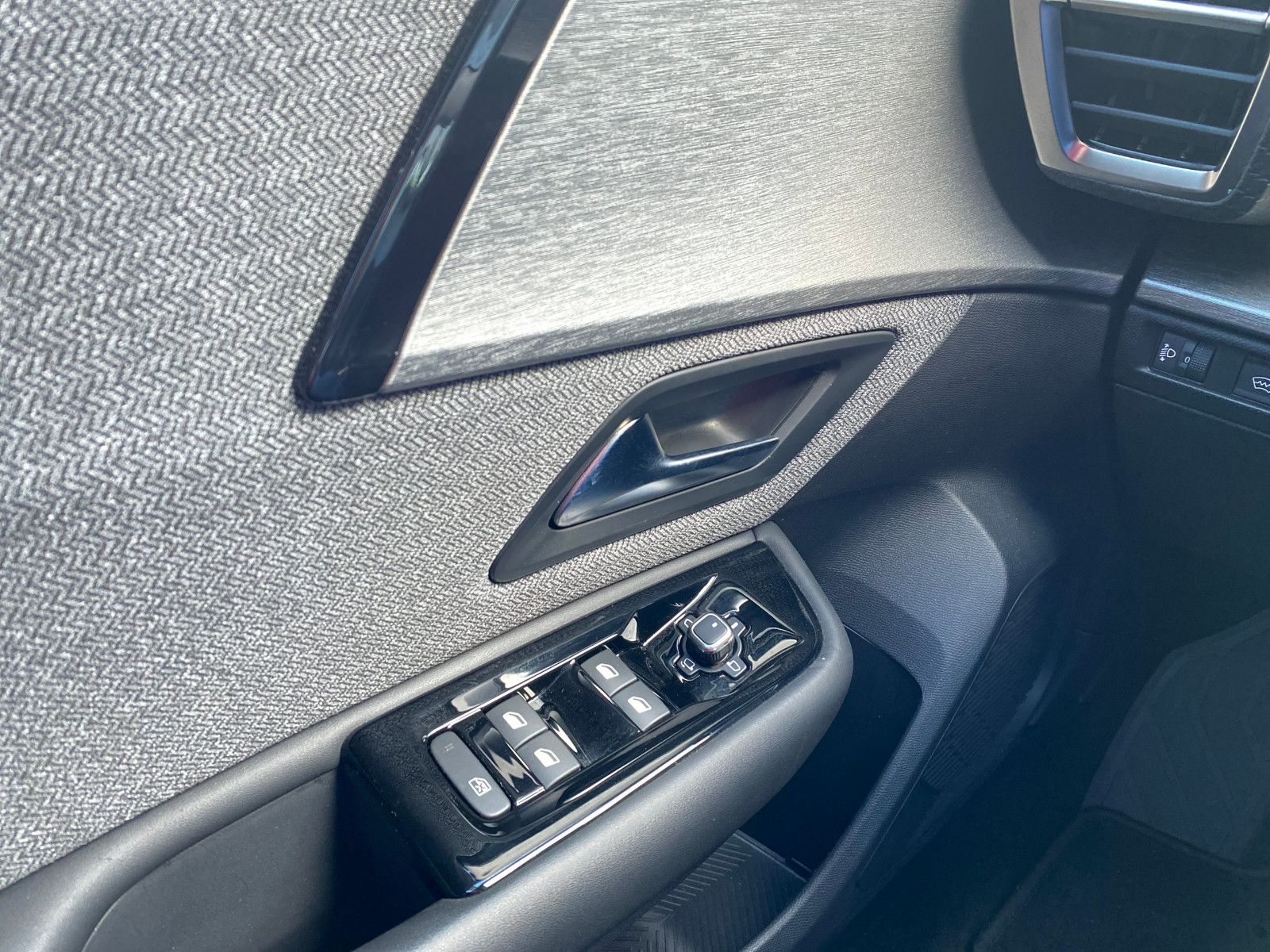 Fahrzeugabbildung Citroën C5 X 130 Automatik FEEL PACK *ACC*Navi*19Zoll*
