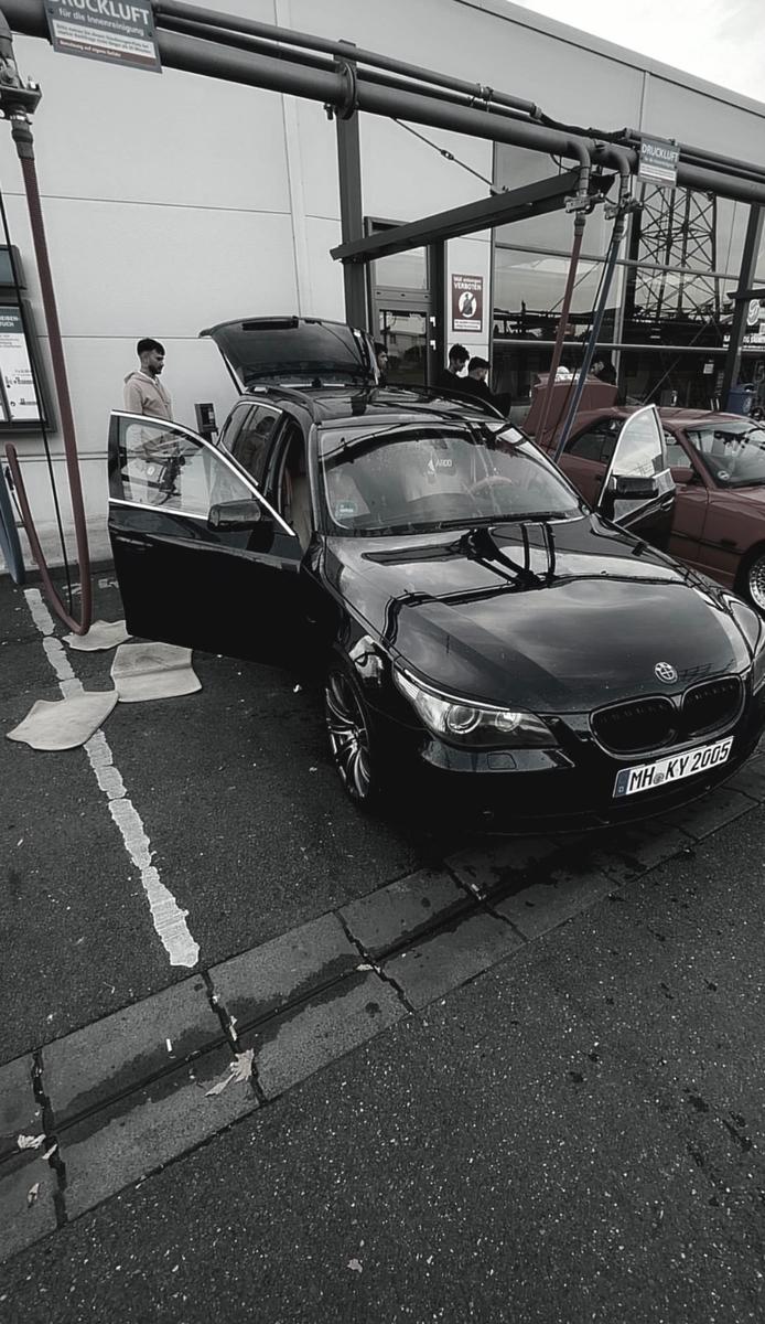 BMW 530 2004 — салон