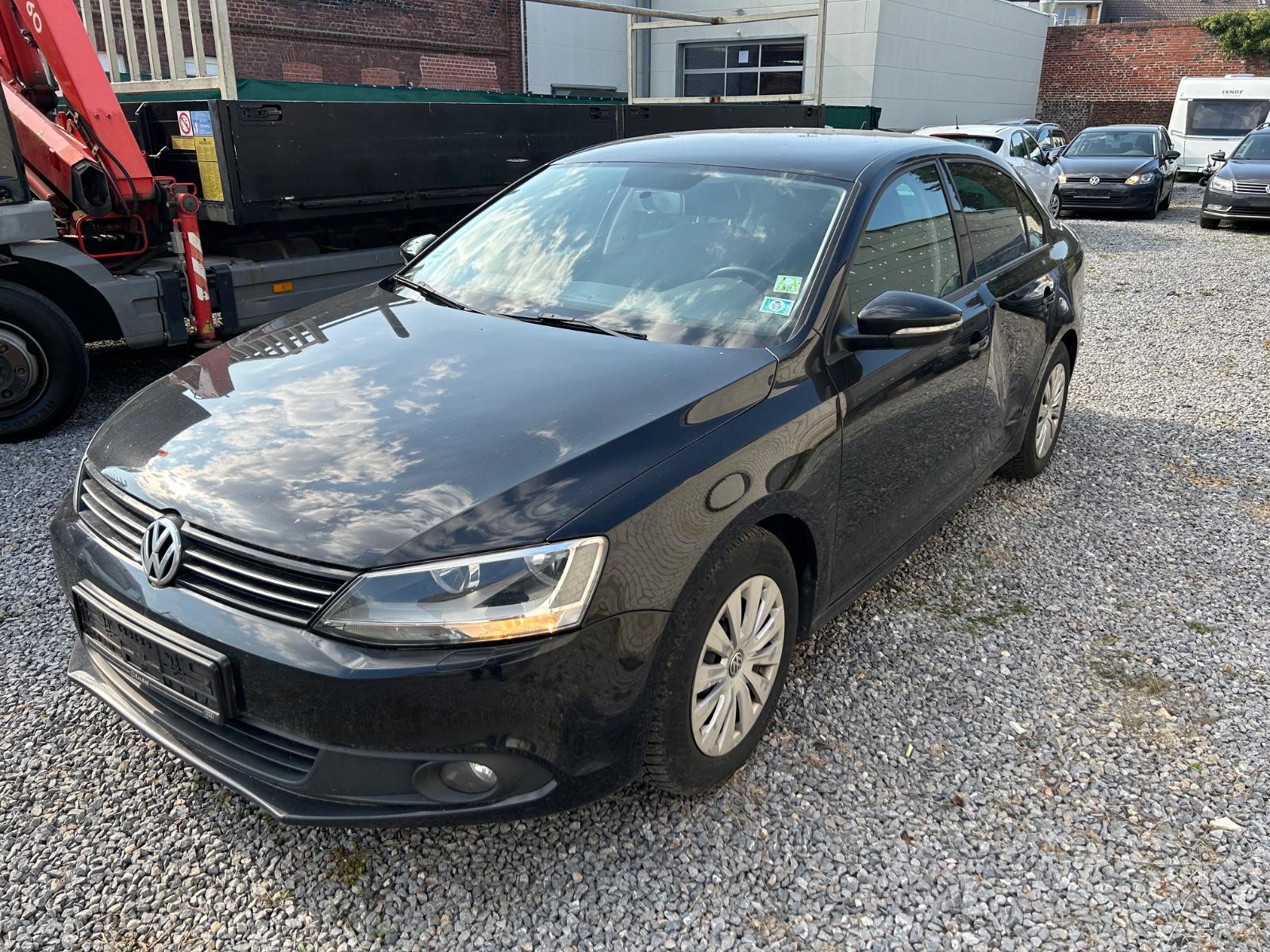 Volkswagen Jetta VI Comfortline 1.6 TDI DSG