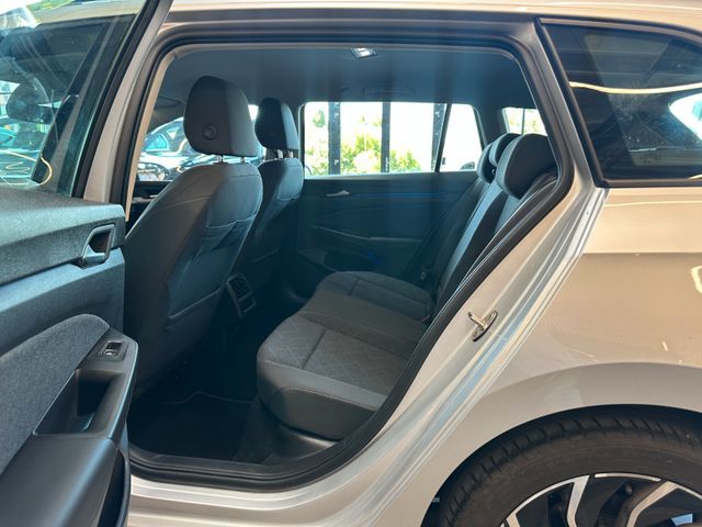 Volkswagen Golf *1.HAND*19%MWST*TEMPO*AHK*LED*