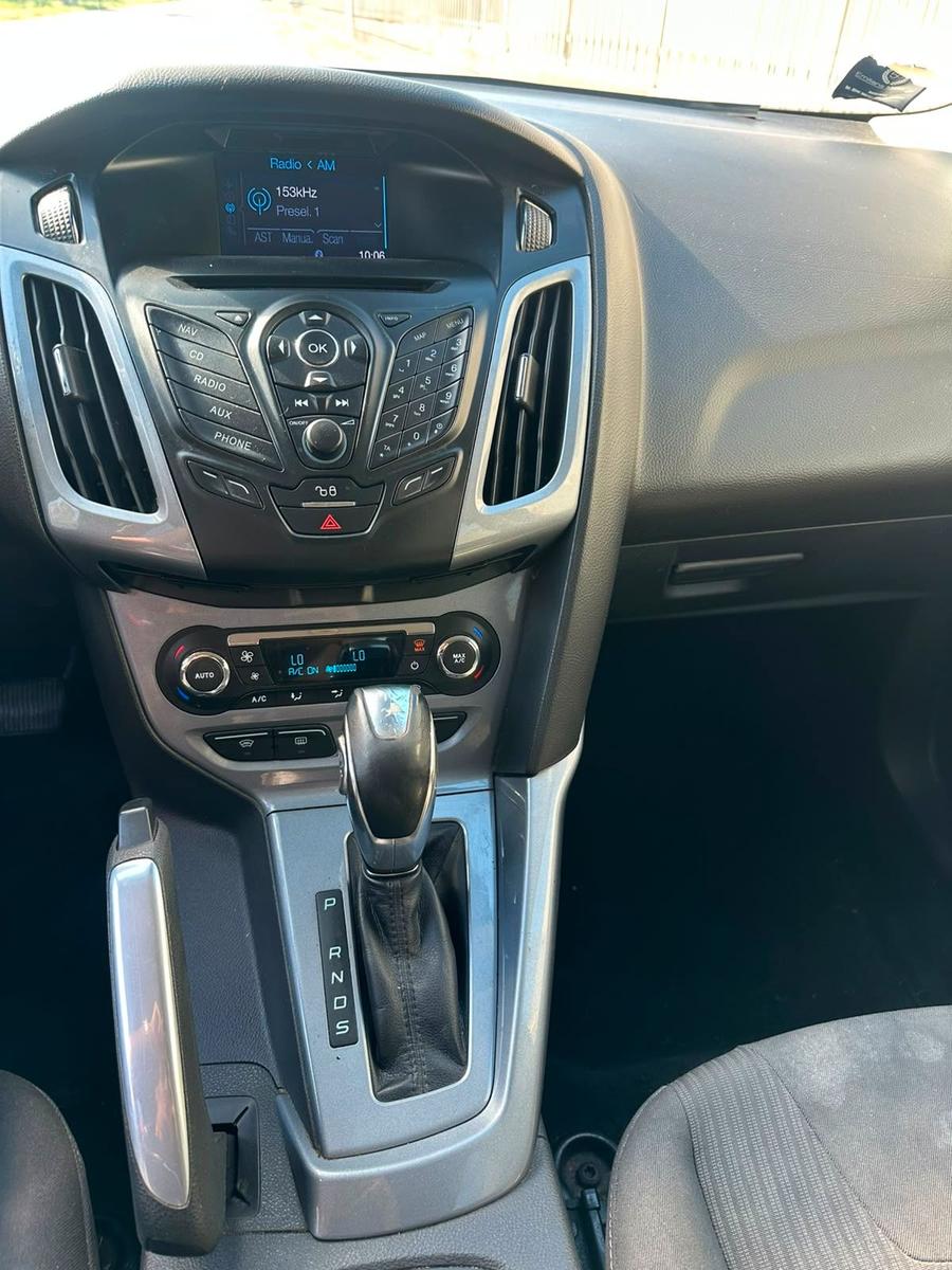 Ford Focus 2011 — photo 9