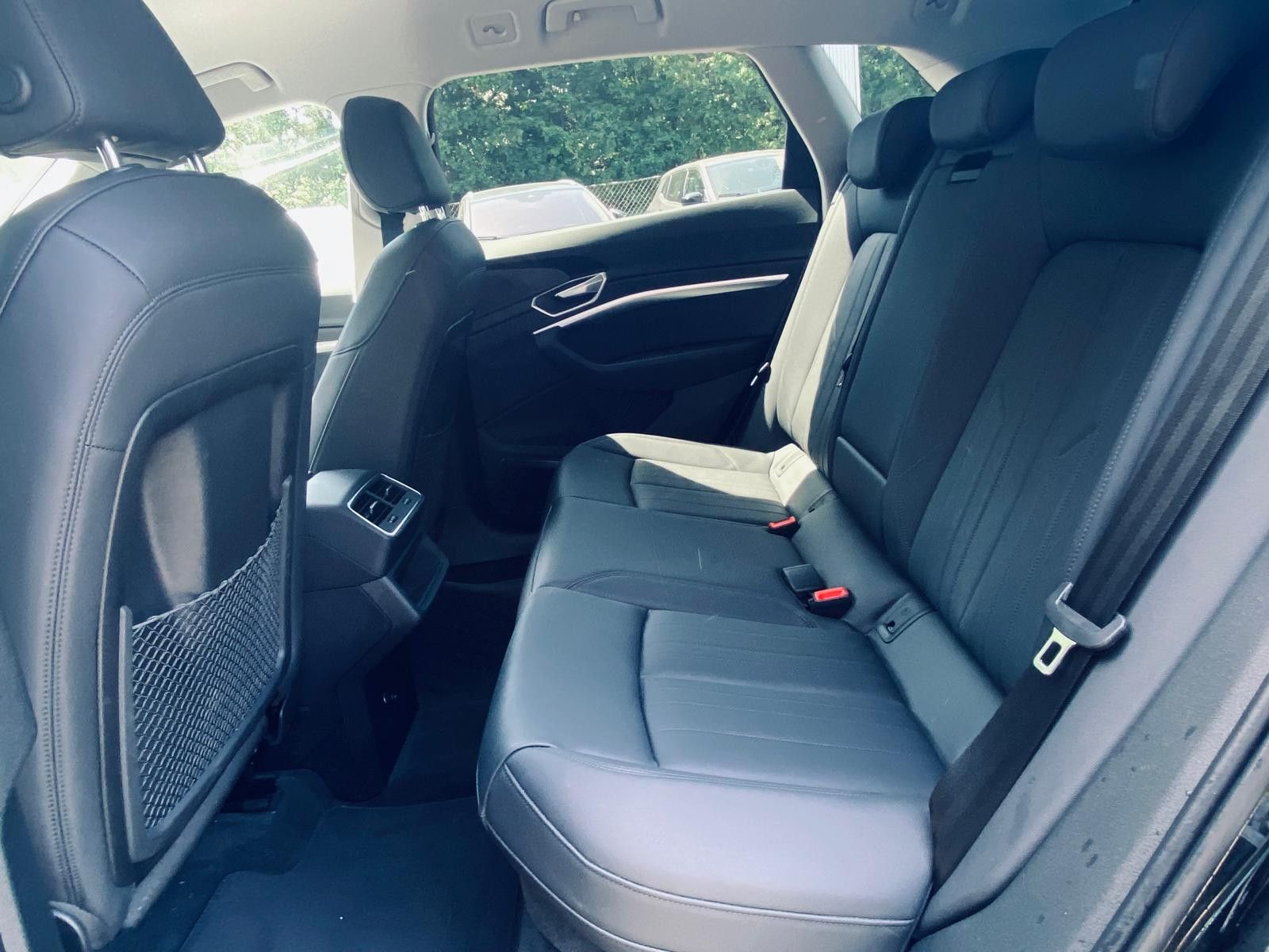 Fahrzeugabbildung Audi e-tron 55 Quat S LINE LUFT+LED+NAVI+SHZ+KAM+B&O+